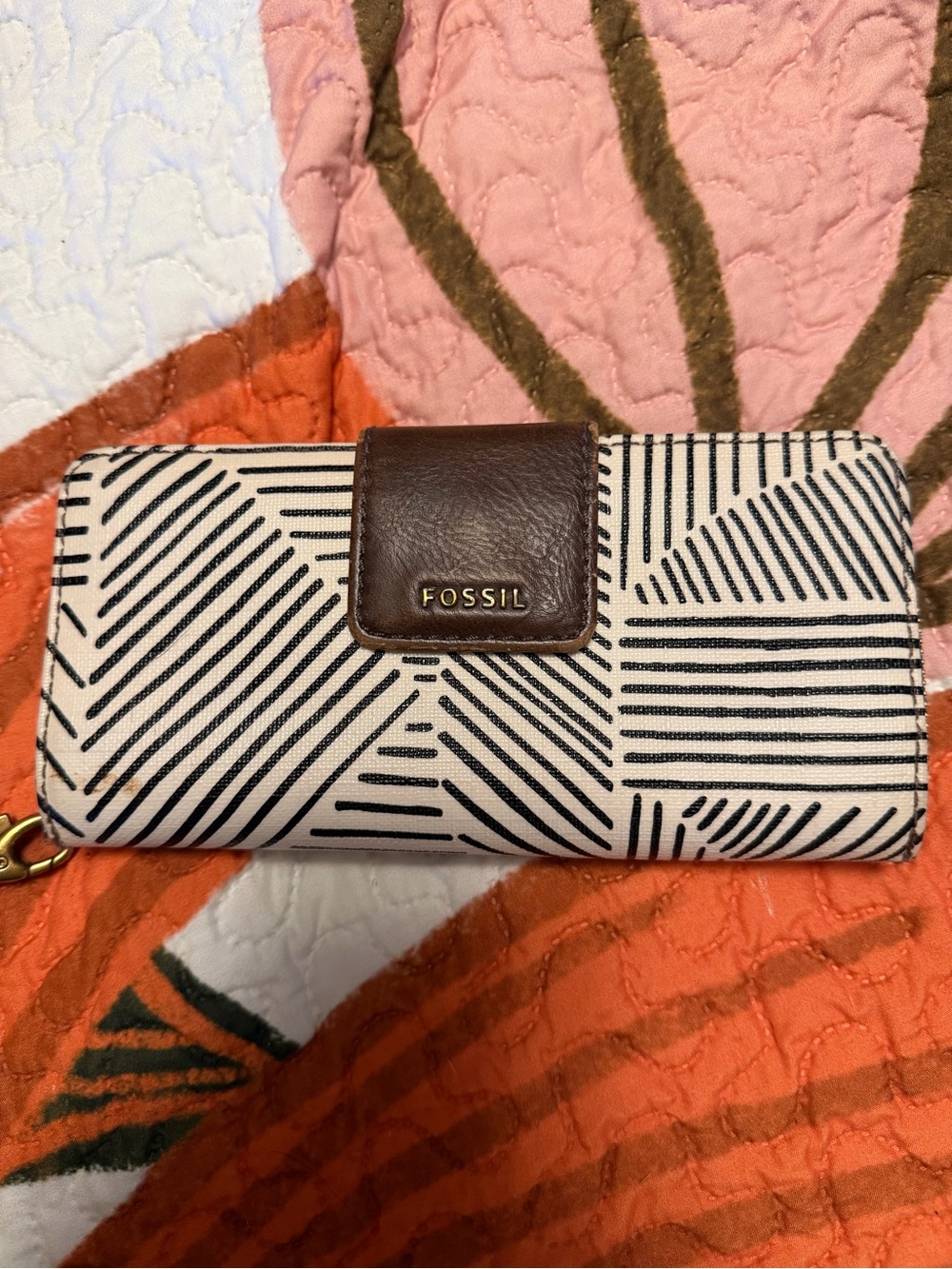 Fossil Cream Wallet with Black Geometric Print